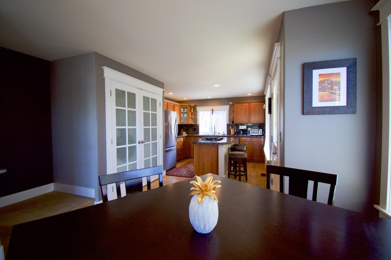 Comfort And Grace Perched On Queen Anne Hill Holiday home Seattle