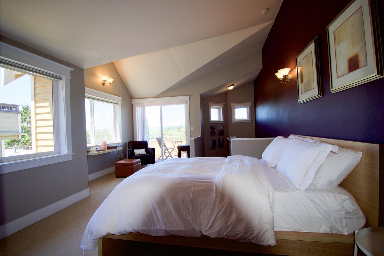 Comfort And Grace Perched On Queen Anne Hill Seattle