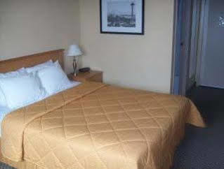 Days By Wyndham North Of Downtown 2*