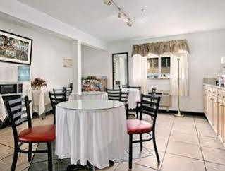 Motel Days By Wyndham North Of Downtown 2*