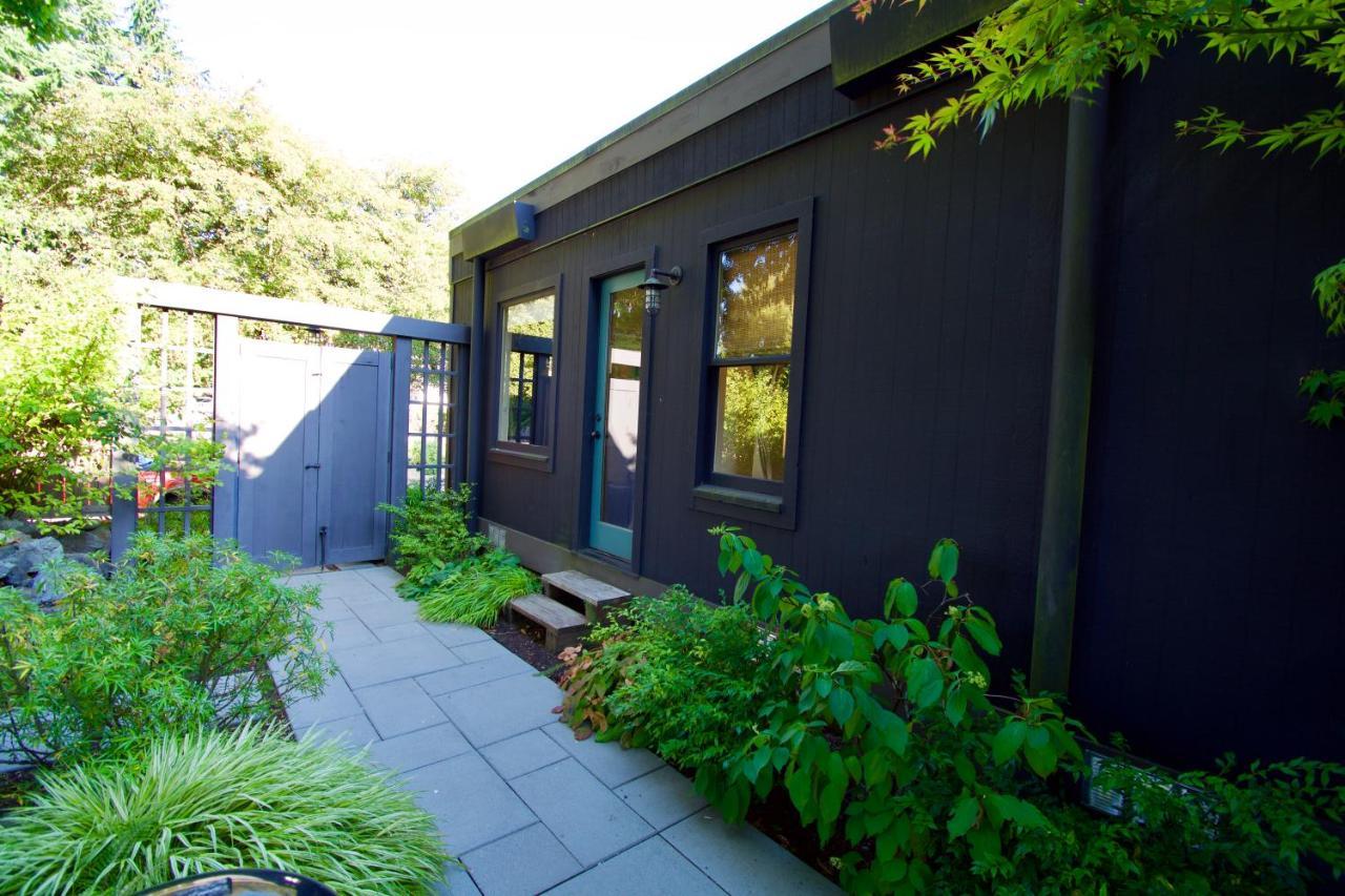 Phinney Ridge Flat With Backyard Oasis Seattle