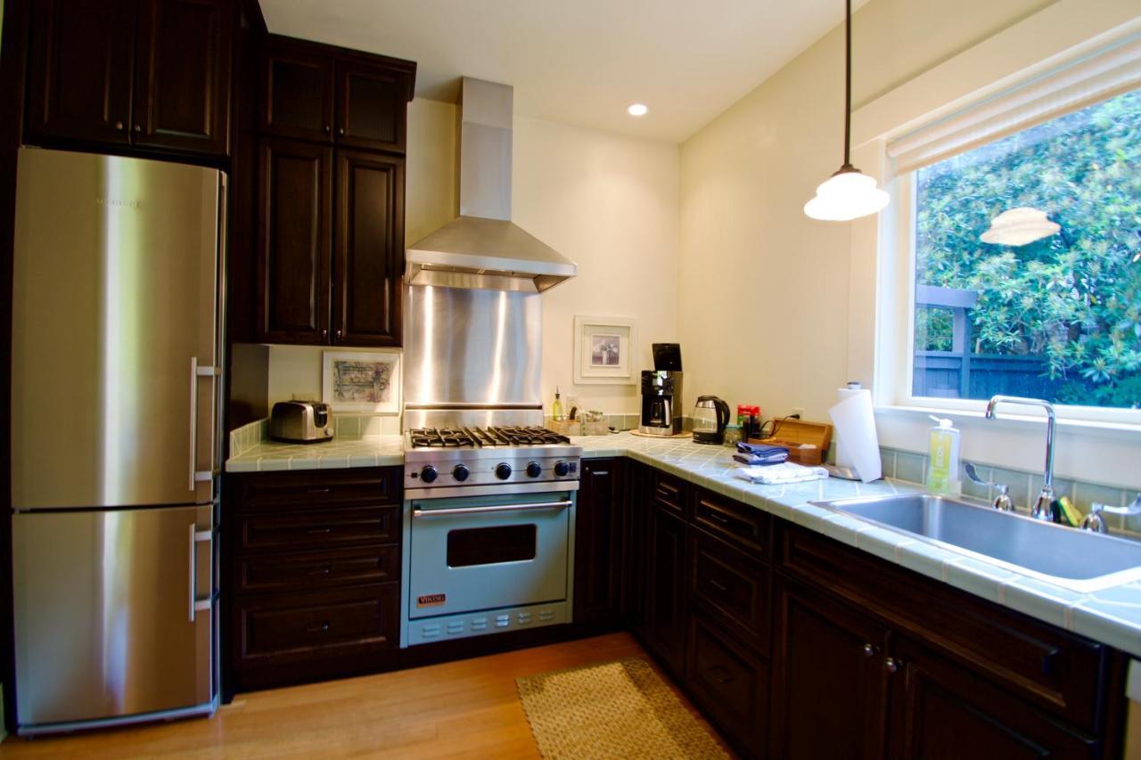 Phinney Ridge Flat With Backyard Oasis *