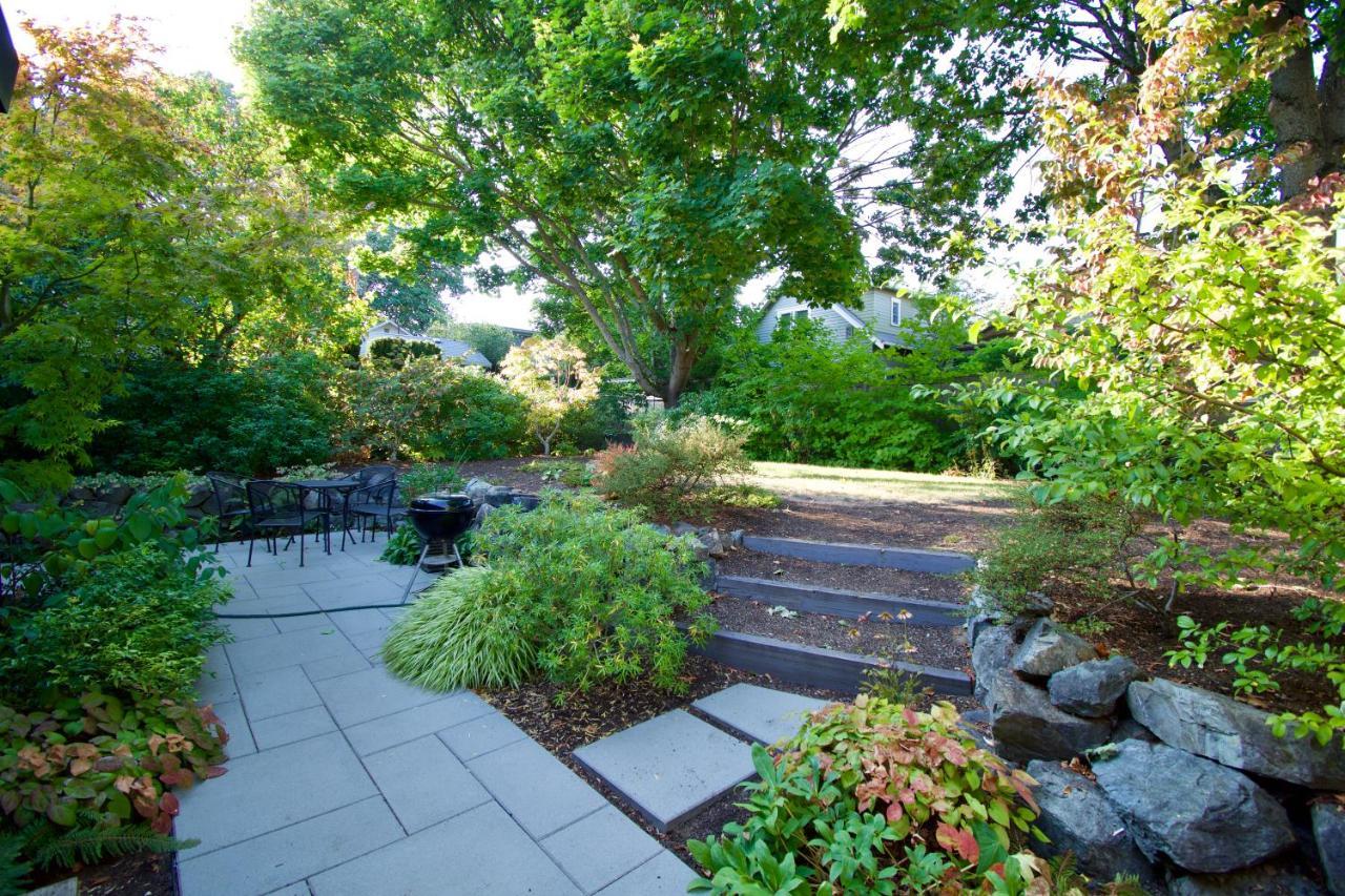 Phinney Ridge Flat With Backyard Oasis Seattle
