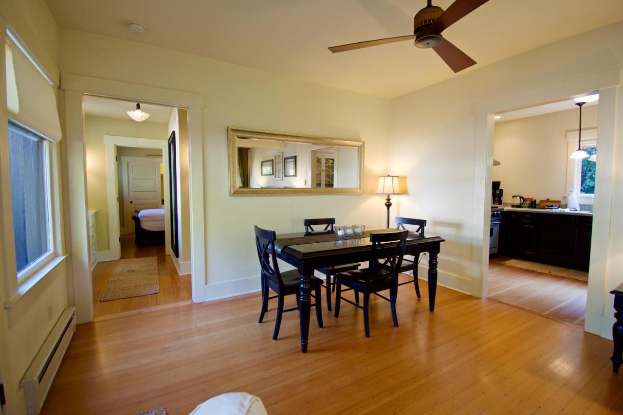 Phinney Ridge Flat With Backyard Oasis Seattle