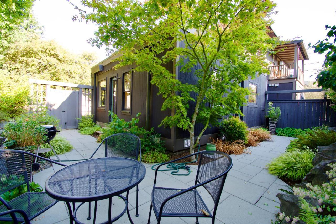 Phinney Ridge Flat With Backyard Oasis Seattle