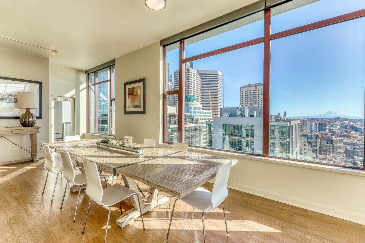 Harbor Steps Bay View Penthouse Apartment *