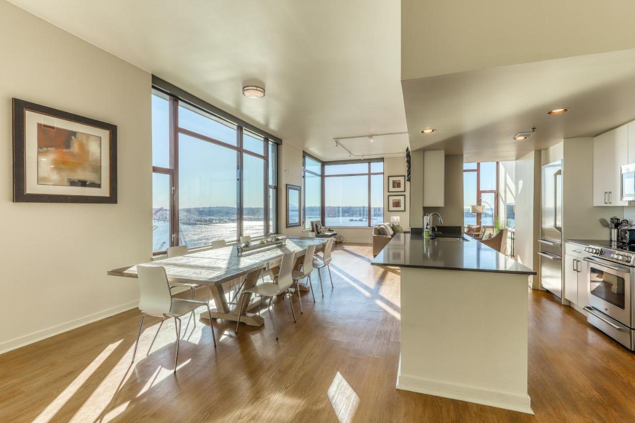 Apartment Harbor Steps Bay View Penthouse *