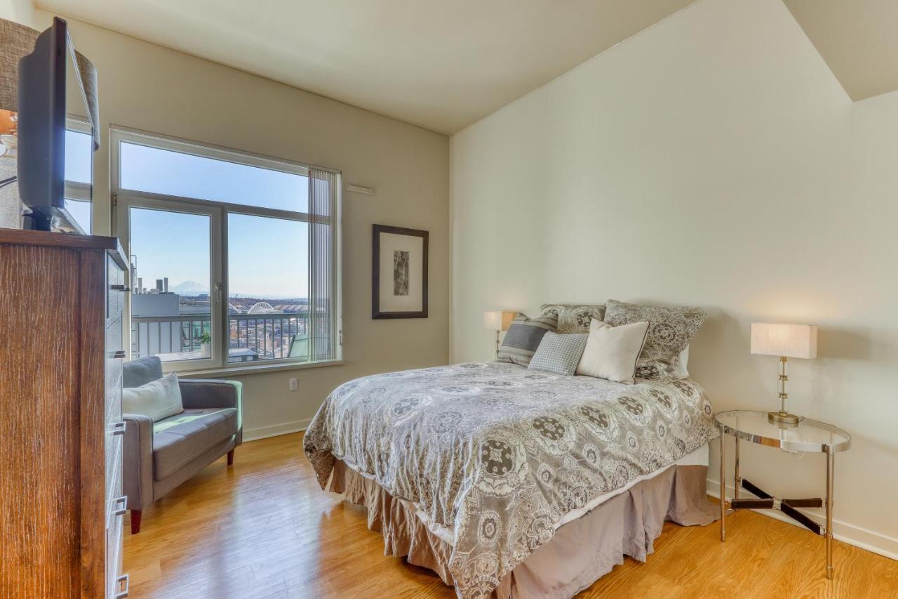 Harbor Steps Bay View Penthouse *