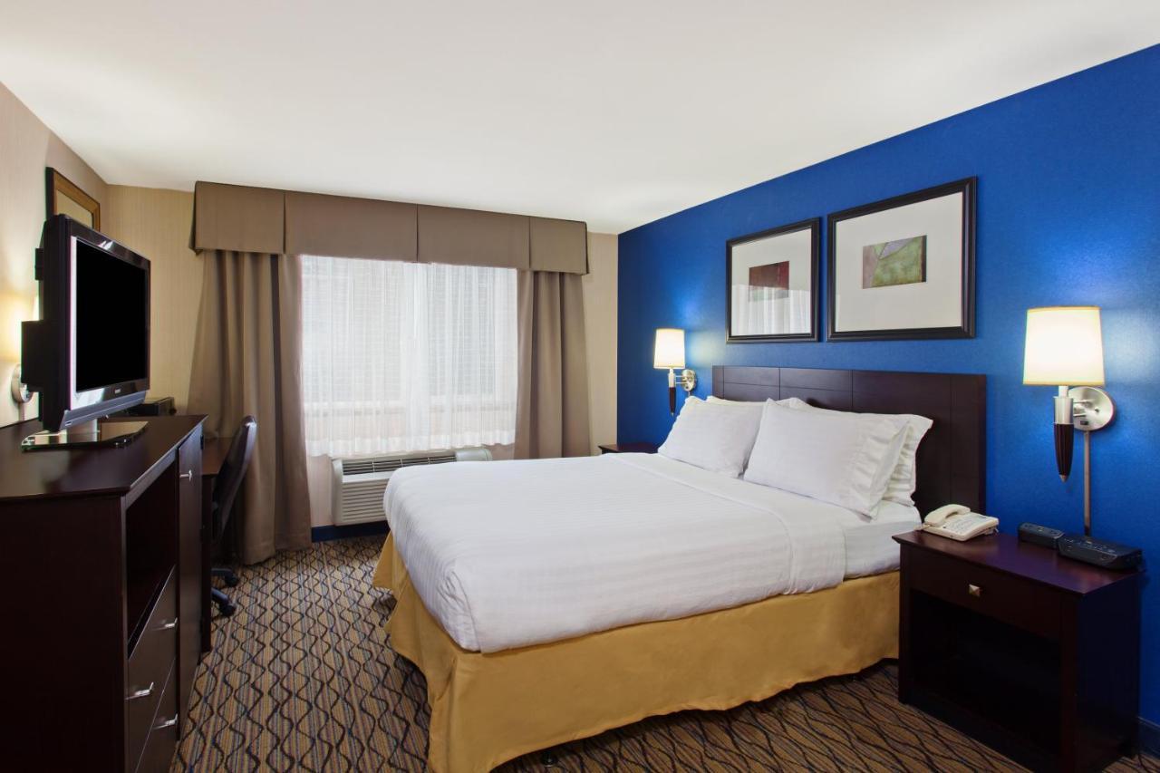 Express & - Center Hotel