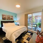 Modern Ballard Townhouse - 92 Walkscore & Rooftop!