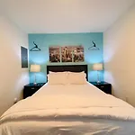Modern Ballard Townhouse - 92 Walkscore & Rooftop!