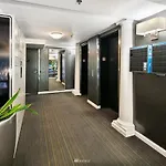 Lovely 1 Bedroom Condo In The Heart Of Seattle!