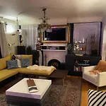 Historic Cap Hill Apartment With Space Needle Views