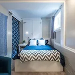 Central 2 Bedroom Unit With 3 Beds And 3 Large Tvs