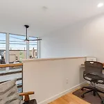 2Br 2Ba The Ballard Modish, Seattle Location With Rooftop View