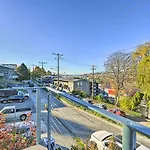 Sleek Seattle Home With Rooftop Patio And Views!