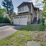 Airy Seattle Apartment About 7 Mi To Downtown!