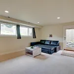 Airy Seattle Apartment About 7 Mi To Downtown!