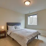 Airy Seattle Apartment About 7 Mi To Downtown!