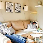 Colorful Downtown Condo, 2 Bedrooms, King Bed