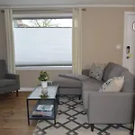 Cozy Crown Hill Carkeek Cottage W/3 Beds, Full Kitchen & Backyard In North Seattle
