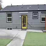 Cozy Crown Hill Carkeek Cottage W/3 Beds, Full Kitchen & Backyard In North Seattle