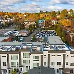 Red Maple Retreat In Leschi