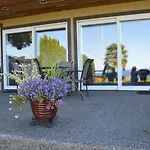 1-Bedroom Seaview Guesthouse On Seattle Luxury Estate With Views Of Olympic Mountains