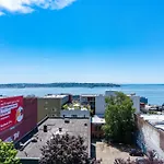 Seattle Among The Trees: In Belltown W/Parking!