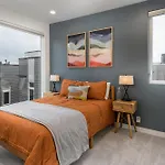 Cozy Industrial Home In Ballard, Walk Score 95!