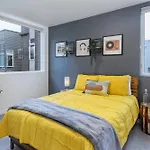 Cozy Industrial Home In Ballard, Walk Score 95!