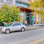 Ballard Studio W Bbq Wd Nr Shops Sea-647