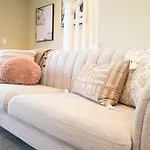 Exquisite Central Townhome With Spacious Loft And Gourmet Kitchen