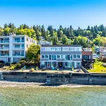 Seaside Serenity 1-Br Apt With Peek-A-Boo Sound Views