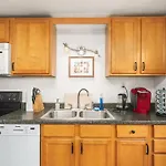 Cozy Getaway Yard House With Bbq - Uw - Children Hospital
