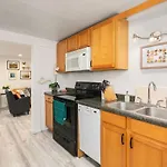 Cozy Getaway Yard House With Bbq - Uw - Children Hospital