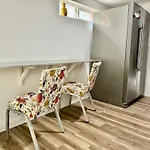 Private Tiny Room On The 1St Floor With Shared Bathroom Near Airport And Downtown Seattte