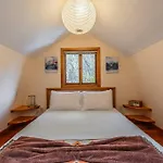 Charming Two-Level Retreat In Capitol Hill - Foxglove Inn