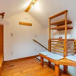 Charming Two-Level Retreat In Capitol Hill - Foxglove Inn