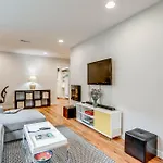 Modern Seattle Apartment Near Green Lake!