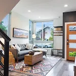 Stylish Townhouse Near Seattle Attractions