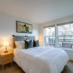 Free Parking - City Views - Near Attractions