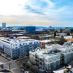 Free Parking - City Views - Near Attractions