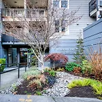 Free Parking - City Views - Near Attractions