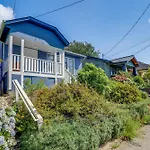 Family-Friendly Seattle Home In Green Lake!