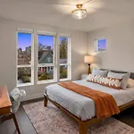 New House In Peaceful And Trendy Central District