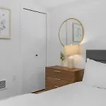 The Cloudbreak Townhome - 88 Walkscore!