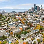 The Cloudbreak Townhome - 88 Walkscore!