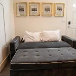 Explore Seattle Free Parking & Walk To Light Rail - New Listing & Abnb Superhost