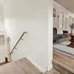 Judkins Retreat Close To Downtown Duplex